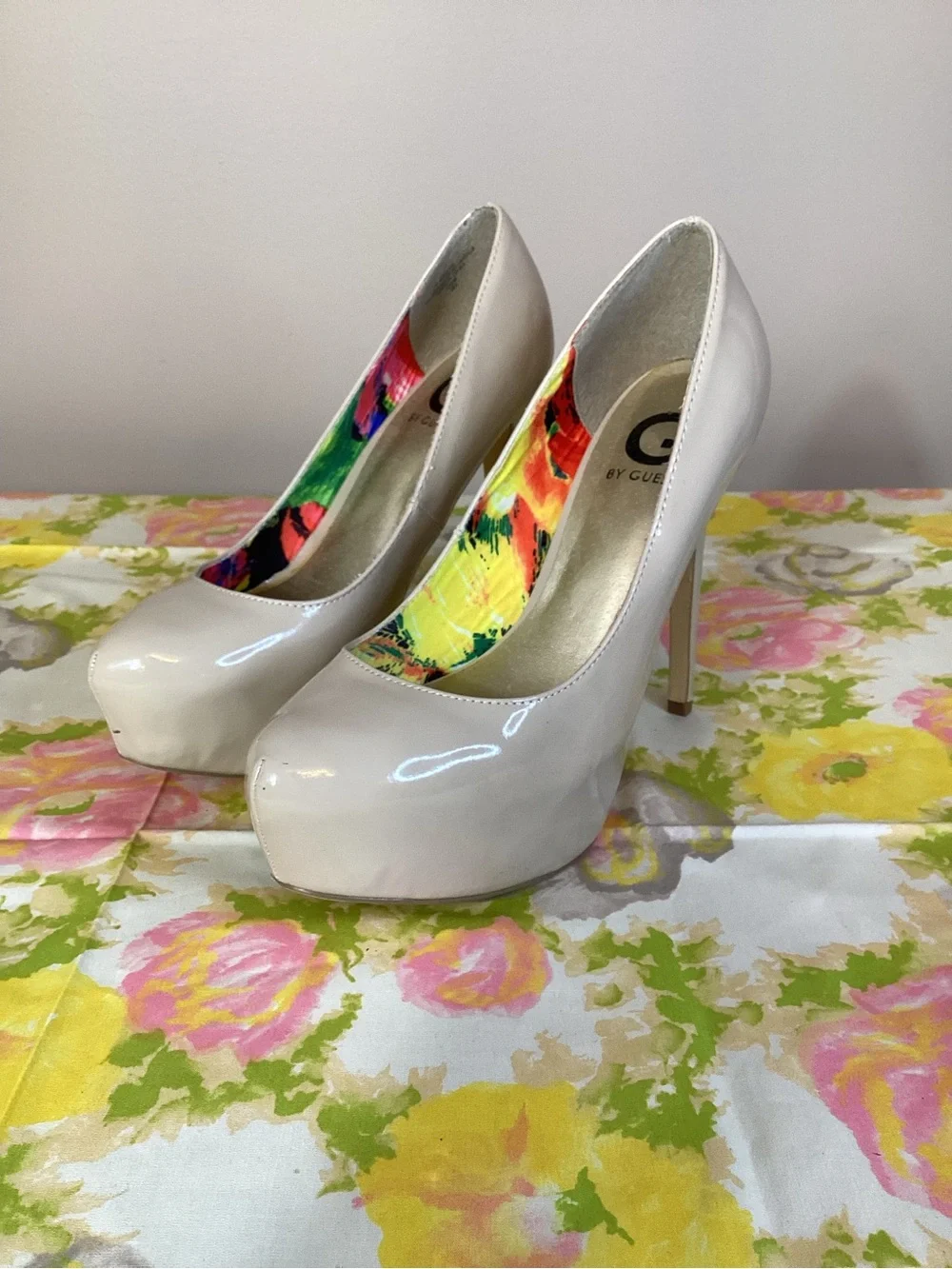 G by Guess Nude Patent Platform Pumps Heels Size 8.5 | Floral Lining | NWOT